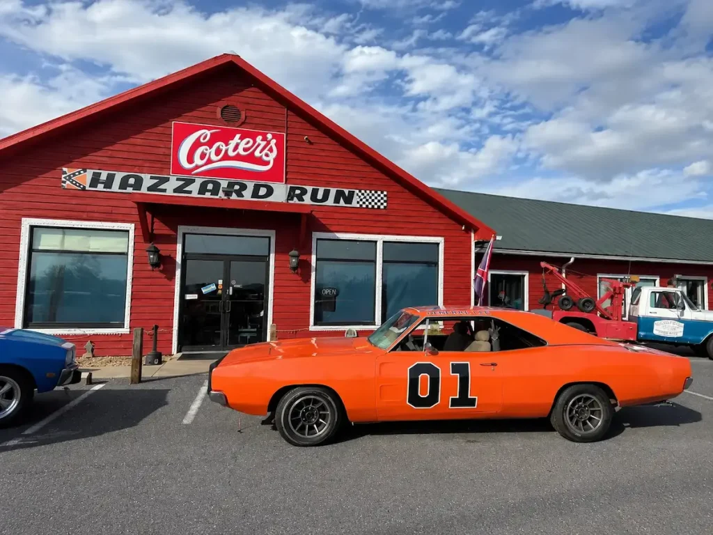 Cooter's Luray exterior with orange General Lee car