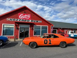 Cooter's Luray exterior with orange General Lee car